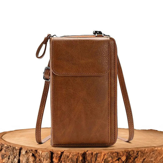 Emilia's spacious shoulder bag in retro style